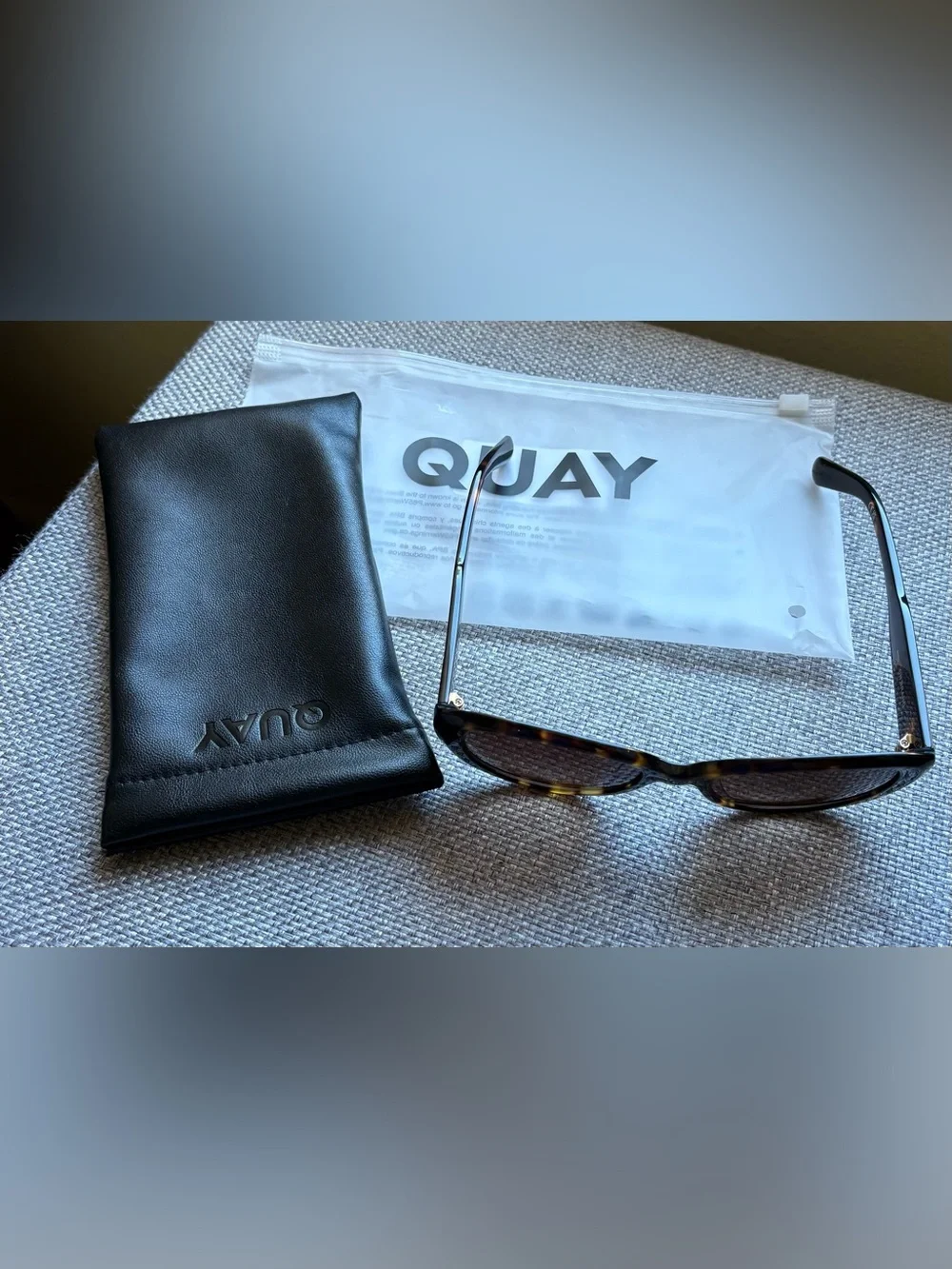 Quay ‘On Brand’ Oval Sunglasses